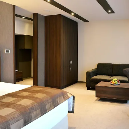 Azul & Restaurant بارتيزانسكى